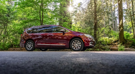 Editorial 2021 chrysler pacifica hybrid pinnacle 02 bm