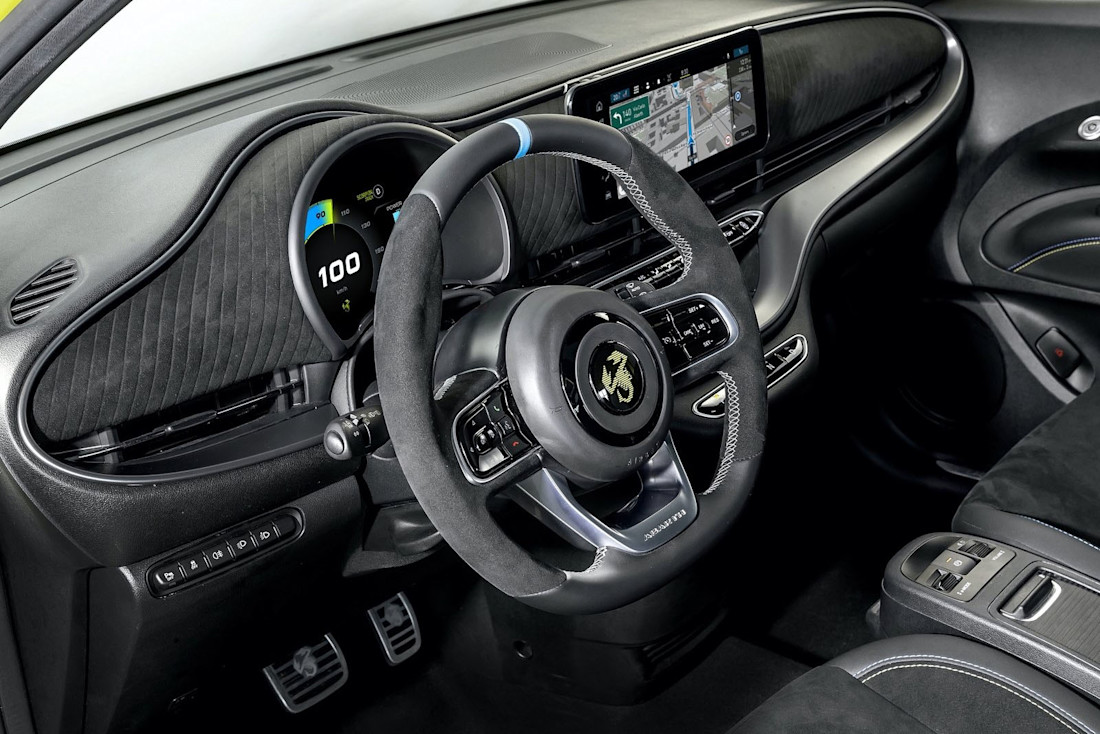 Fiat-Abarth-500e-Interieur