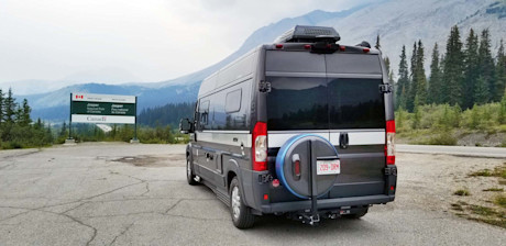 Editorial 00 hymer aktiv 20 outside jasper national park