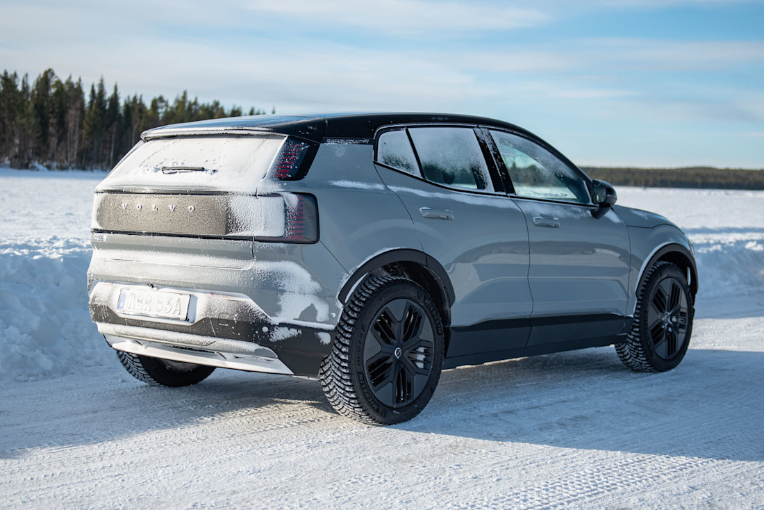 volvo-ex30-cross-country-tv-heck