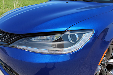 Editorial 2015 chrysler 200s 36 awd pb 05 2098