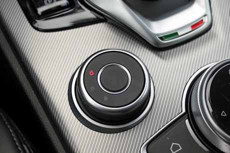 Editorial 2022 alfa romeo stelvio veloce 18 pb