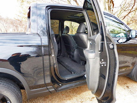 Editorial 2018 honda ridgeline black edition 22 jb