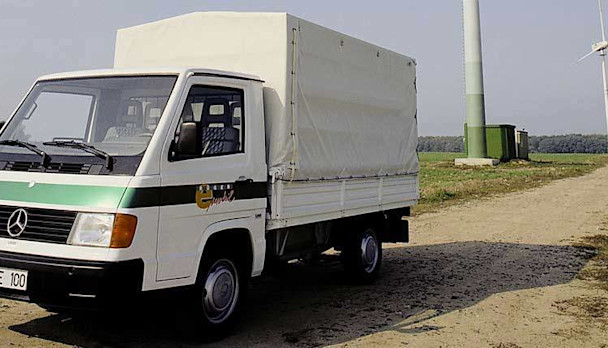 Mercedes-Benz MB 100