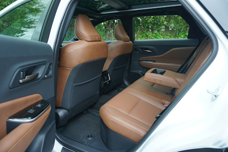 Editorial 2025 toyota crown signia di 4