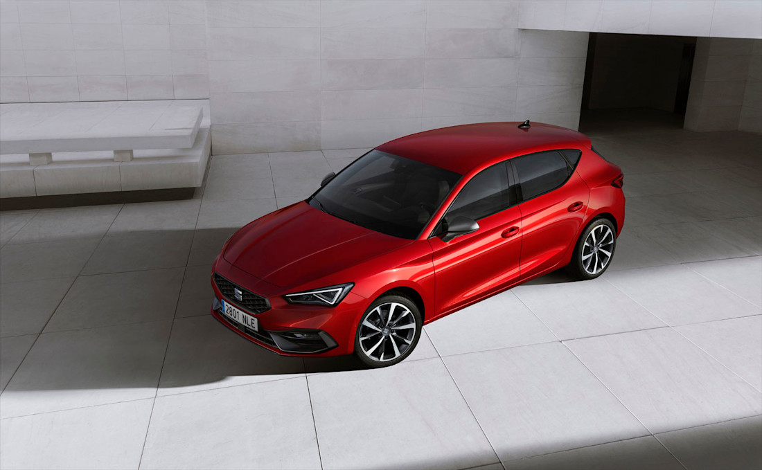 Leon-FR-Desire-Red-5D_02_HQ.jpg
