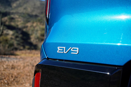 Editorial 2024 kia ev9 land awd w gt line package fd 231215 11 di