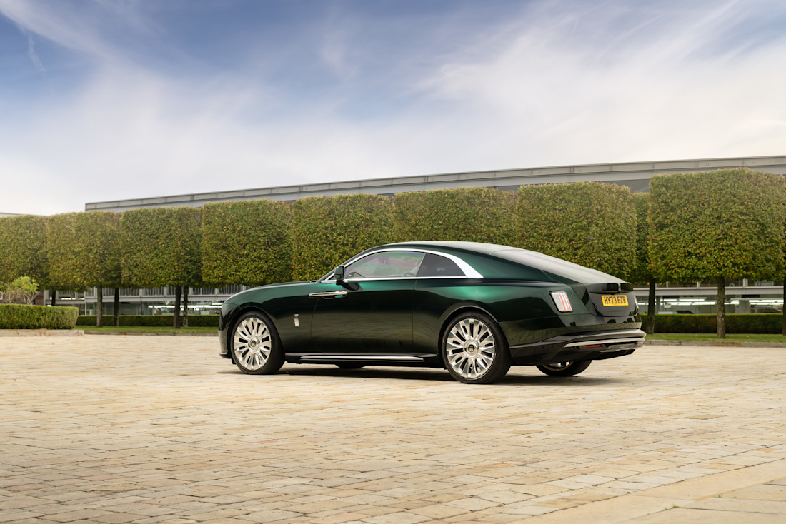 P90530421_highRes_rolls-royce-spectre-