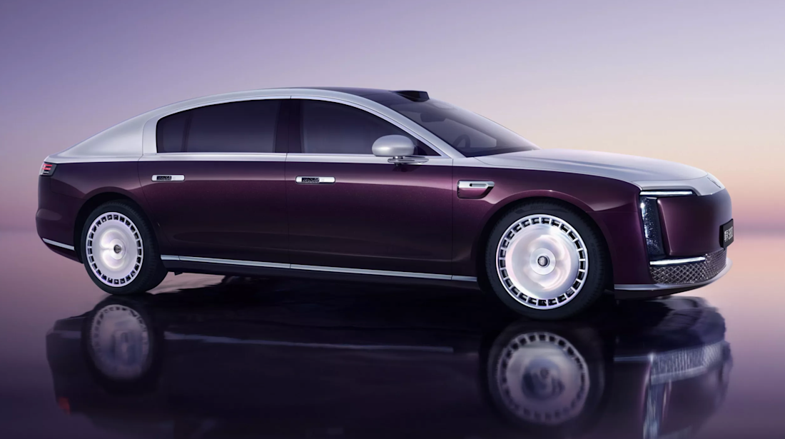 Ceci n'est ni une Rolls-Royce, ni une Maybach (mais quoi alors ?)