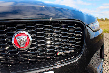 Editorial 2020 jaguar xe p300 r dynamic 07 pb