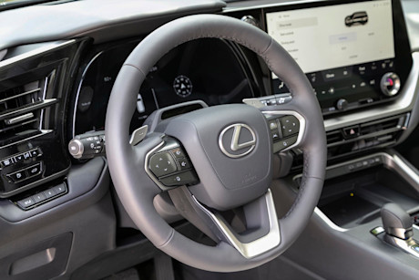 Editorial 2024 lexus tx 550h fd 231011 13 jw