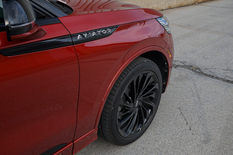 Editorial 2025 lincoln aviator reserve td jv 250127 23