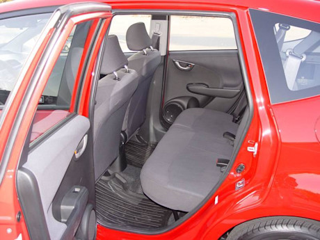 Editorial 2009 honda fit lx gw 017 3486