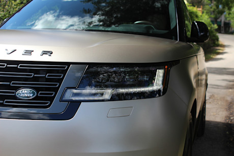 2026 Land Rover Range Rover SE PHEV Review Image
