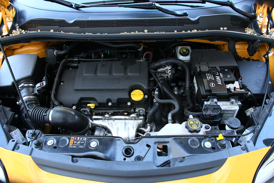Opel Corsa GSi (14).JPG
