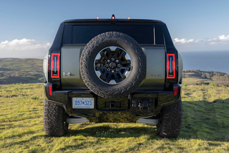 Editorial 2024 gmc hummer ev suv 240312 06 gmc