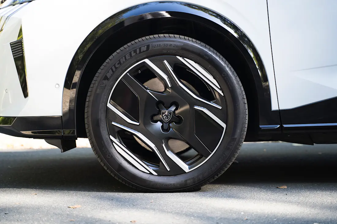 2026 Peugeot E-5008 Long Range-40