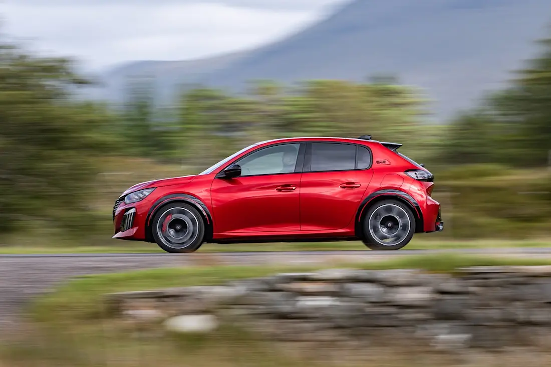 BEBE20261008  Peugeot e-208 GTi  05
