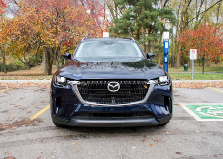 Jeep Grand Cherokee 4xe vs Mazda CX-90 PHEV 2024 : match comparatif Image