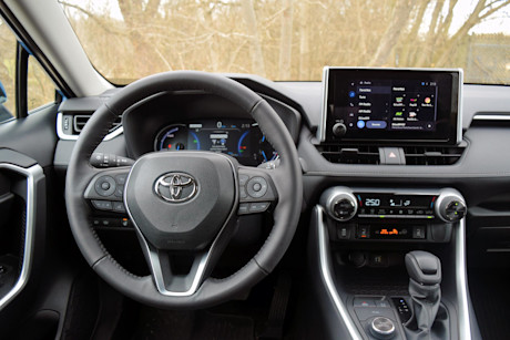 Editorial 2023 toyota rav4 xle hybrid 230619 14 sha