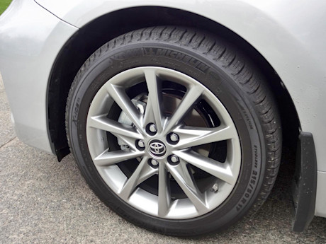 Editorial 2015 toyota prius v sh 11