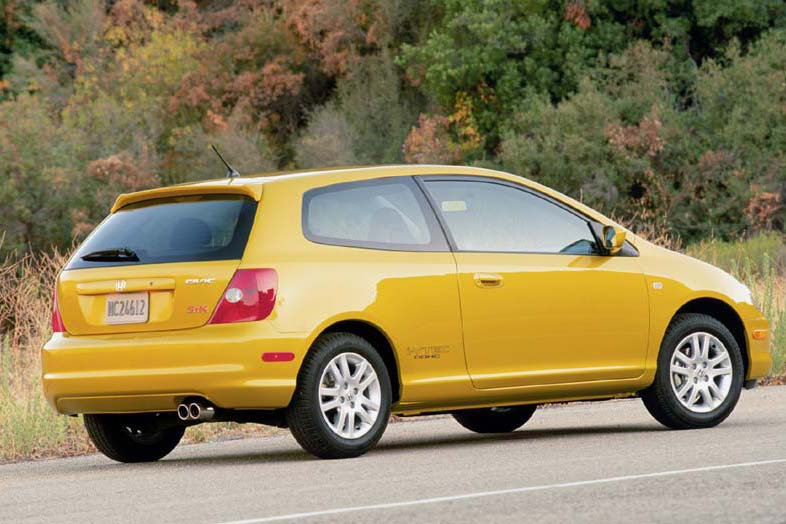 The hatchback SiR wasn't built in Japan or Canada, but in the UK, and things weren't great. Power was up just a little to 160 hp from a new 2.0L engine, and torque was significantly improved, but the double-wishbone suspension was gone, and with it that handling magic. Rigidity was up, but so too was weight. It was a foreshadowing of what was to come for the Civic's future.