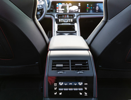 2025 Porsche Panamera GTS Review Image