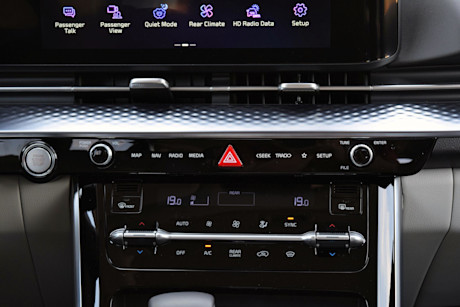 Editorial 2024 kia carnival sx td 240216 25 sha