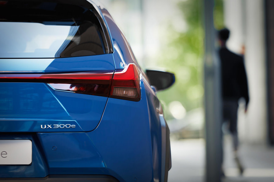 lexus-ux-300e- (5).jpg