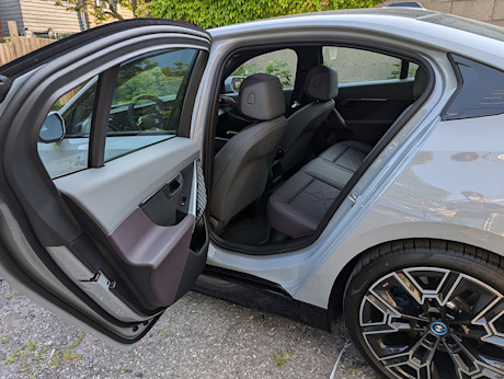 Editorial 2025 bmw i5 xdrive40 td sb 240813 30