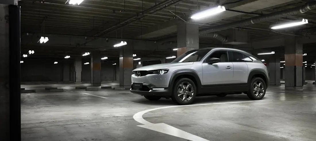 De volledig elektrische Mazda MX-30 uitstootvrije suv De volledig elektrische Mazda MX-30 uitstootvrije suv