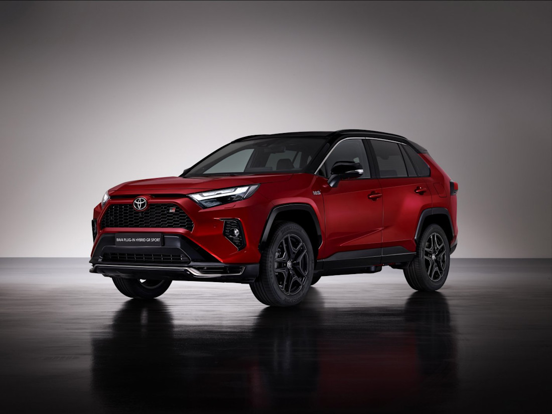 Toyota RAV4 GR Sport (2023): zó lusten wij de hybride SUV wel (update: prijs ein-de-lijk bekend)
