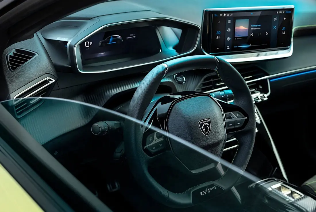Peugeot-208-Facelift-Cockpit