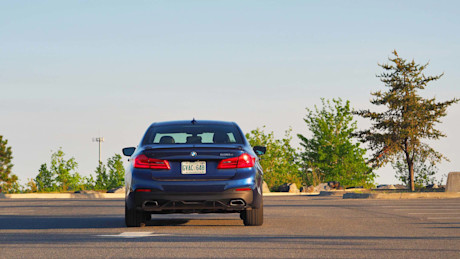 Editorial 2019 bmw 530e m performance 10 jp