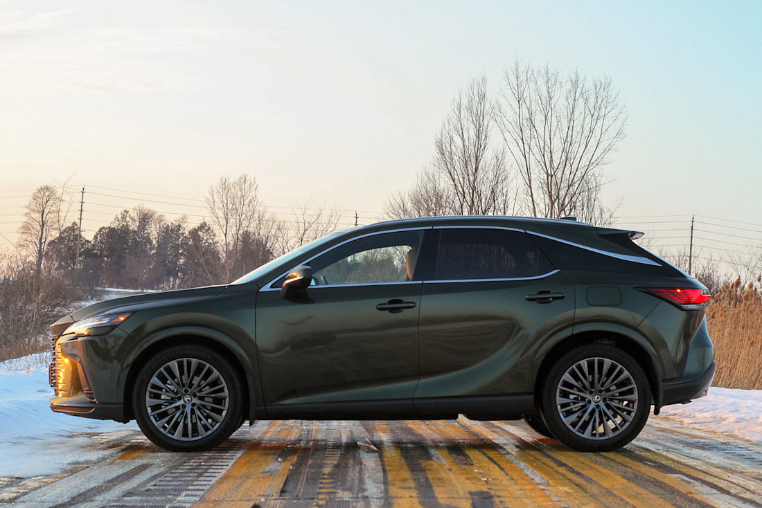 2026 Lexus RX 450h+ - TD - CT - 260302 - 13.jpg