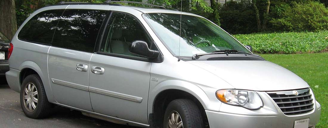 chrysler-town-and-country-l-03