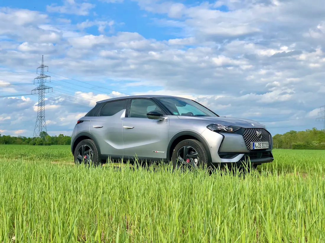 DS3 Crossback E-Tense 2020 Front rechts Strommast