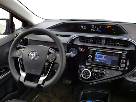Editorial 2018 toyota prius c technology 12 jb