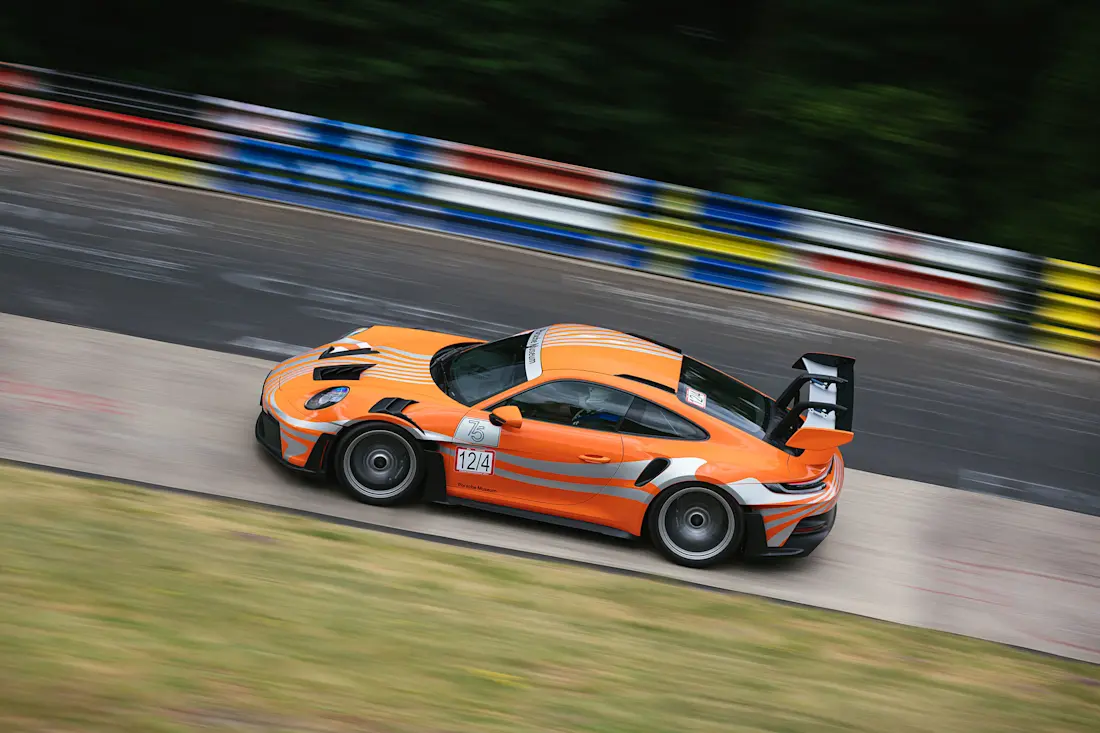  Das ausgeklügelte Aerodynamik-Konzept des GT3 RS kommt erst bei schnellen Kurvenfahrten zum Tragen. 