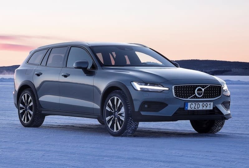 volvo-v60-crosscountry-front