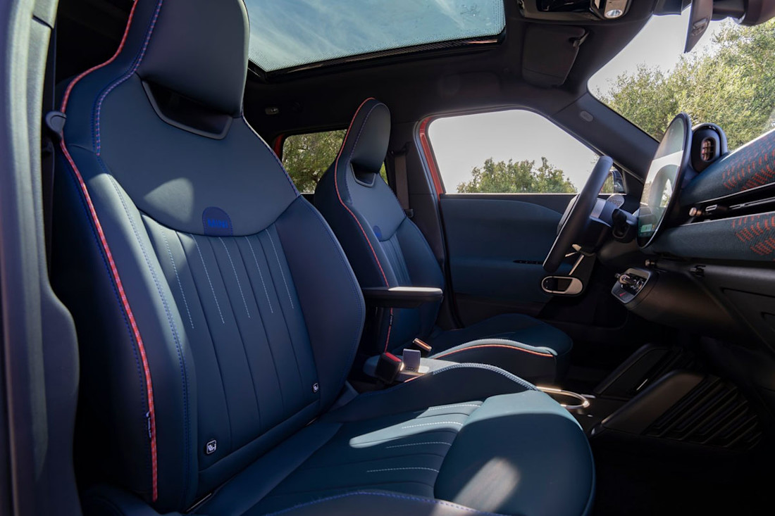 Mini-Aceman-SE-2025-interior (3).jpg