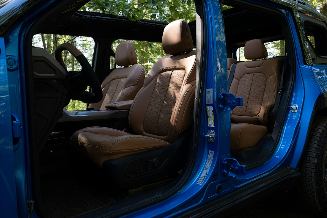 Jeep-recon-2026-interior (9).jpg