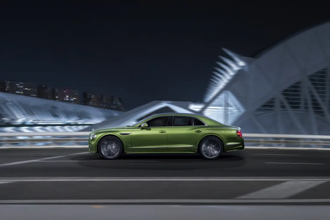 bentley-flying-spur-2024-krijgt-er-147-pk-bij-maar-wordt-veel-goedkoper-2024-10
