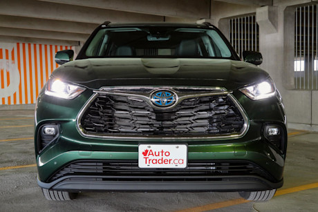 Editorial 2023 toyota highlander hybrid limited td 230721 01 jm