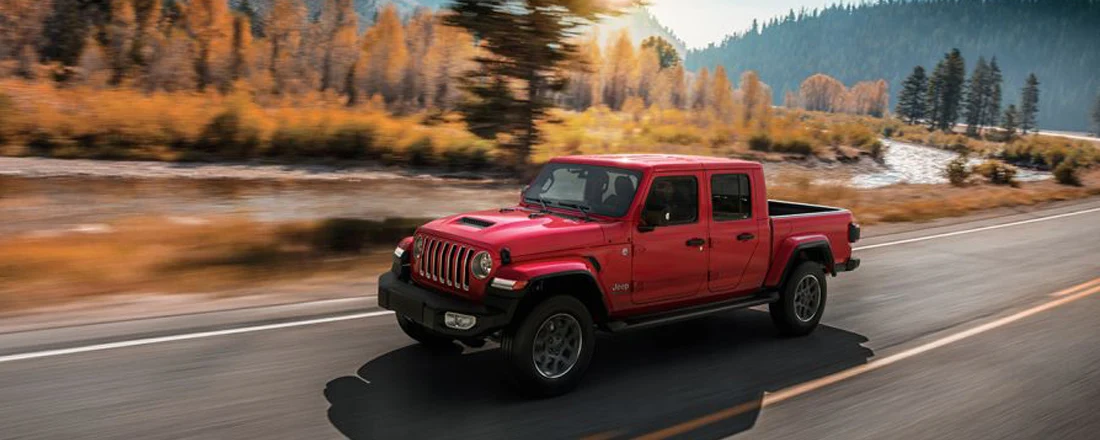 jeep gladiator overland rosso vista trequarti