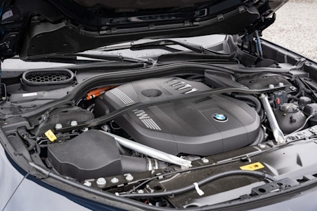 Editorial 2024 bmw 750e jw 22