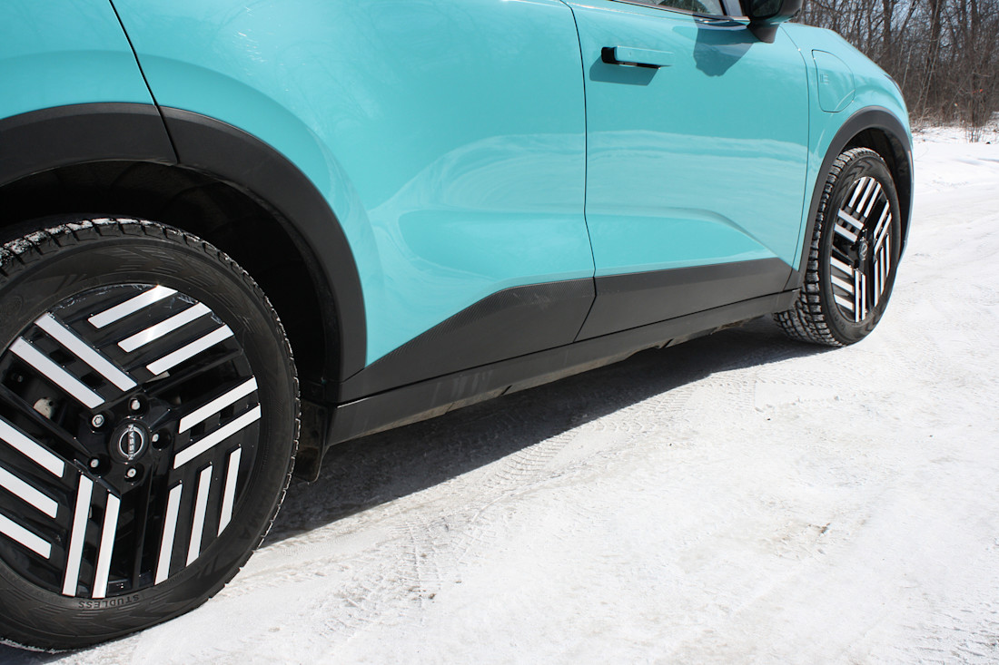 2026 Nissan LEAF - TD - DB - 260408 - 12.jpg
