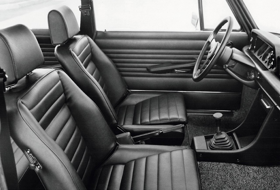 BMW-2002 turbo-1973 interior 2