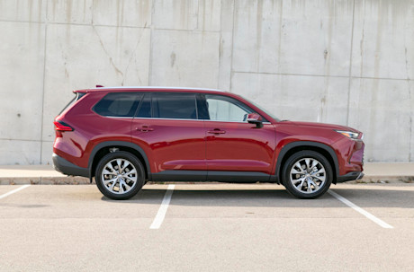 Editorial 2024 toyota grand highlander limited awd td 231019 05 jw