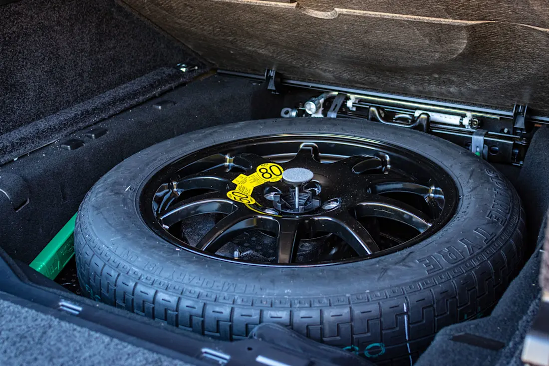 Range-Rover-SDV8-Autobiography-Sparetire Range-Rover-SDV8-Autobiography-Sparetire